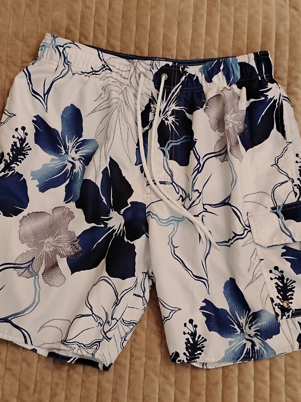 croft & barrow White Floral Cargo Swim Shorts with Blue Print